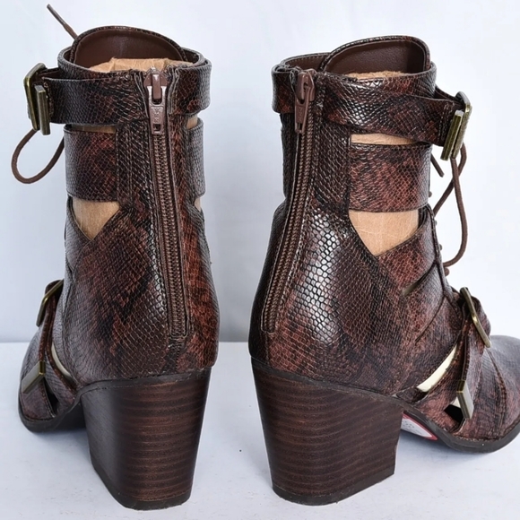 Western Snake Embossed Cut-out Booties - Picture 4 of 7